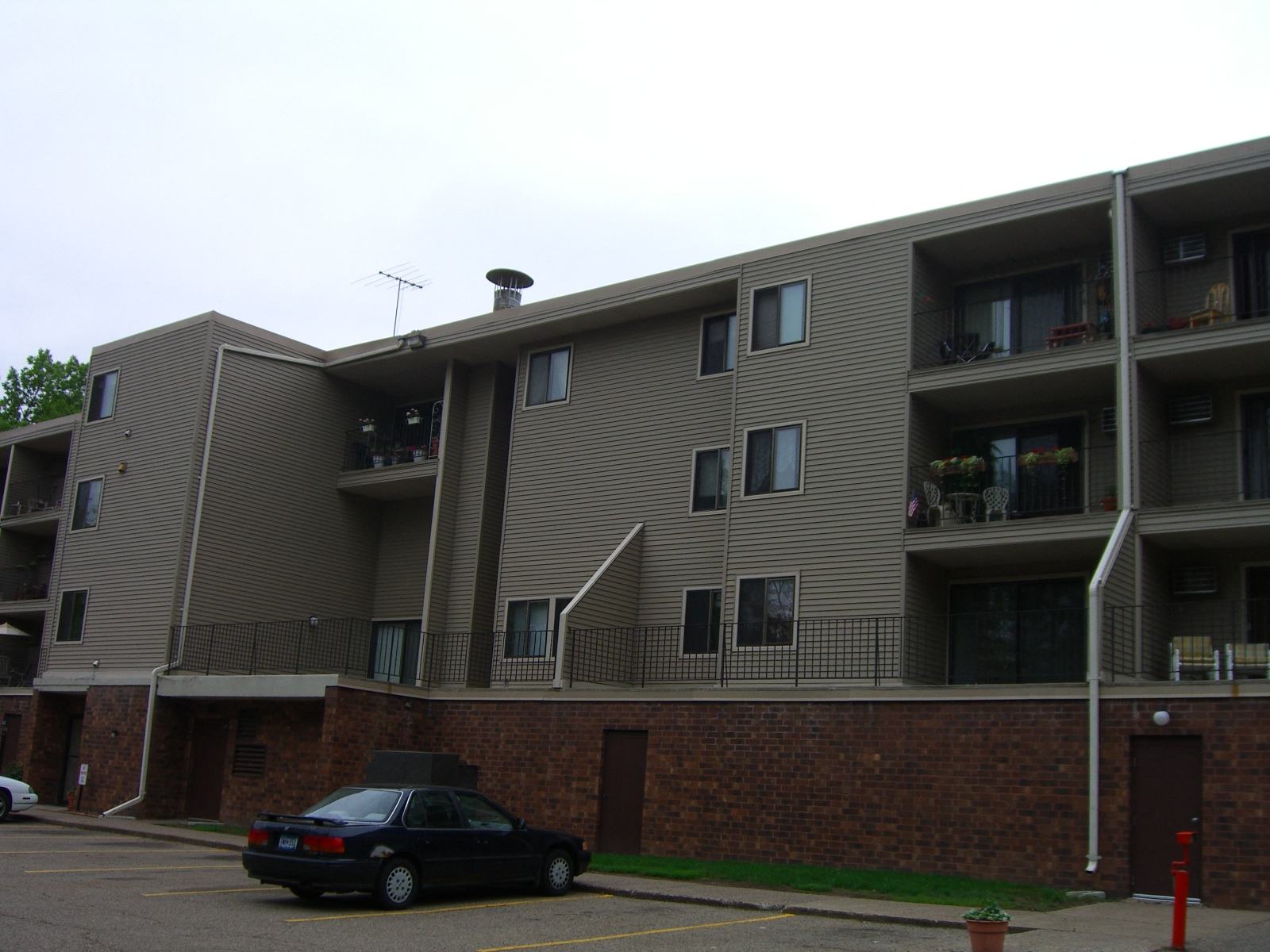 an apartment building with a car parked in front of it