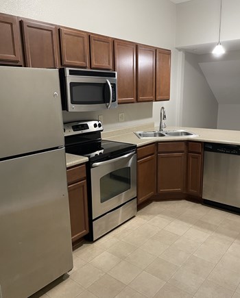 640 S. 50th St. Studio-2 Beds Apartment for Rent - Photo Gallery 9