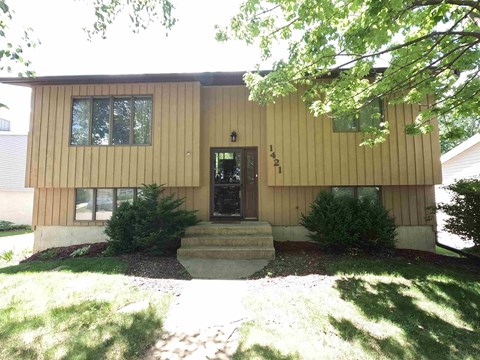 a view of the front of the house