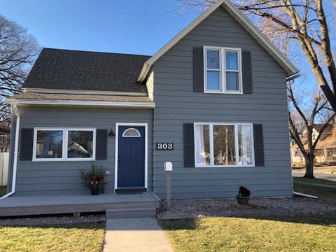 303 9Th Avenue SE 4 Beds Apartment for Rent