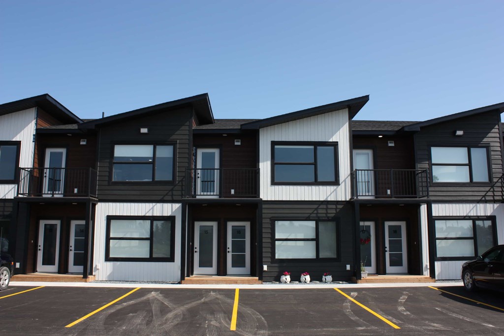 A building with a parking lot in front of it.