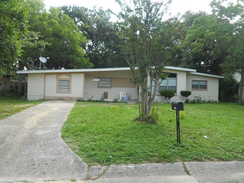 A house with a mailbox in front of it.