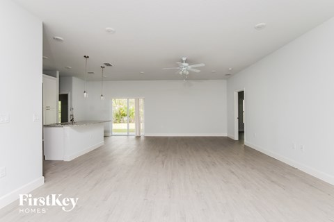 543 Waterside Rd SE 4 Beds Apartment for Rent