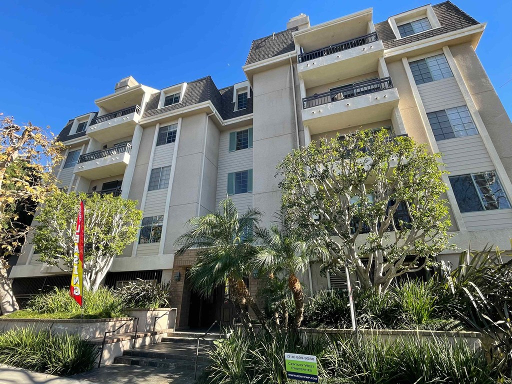 the building in which the hotel is located