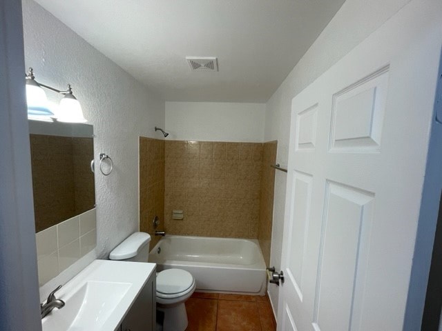 A bathroom with a toilet, sink, and bathtub.