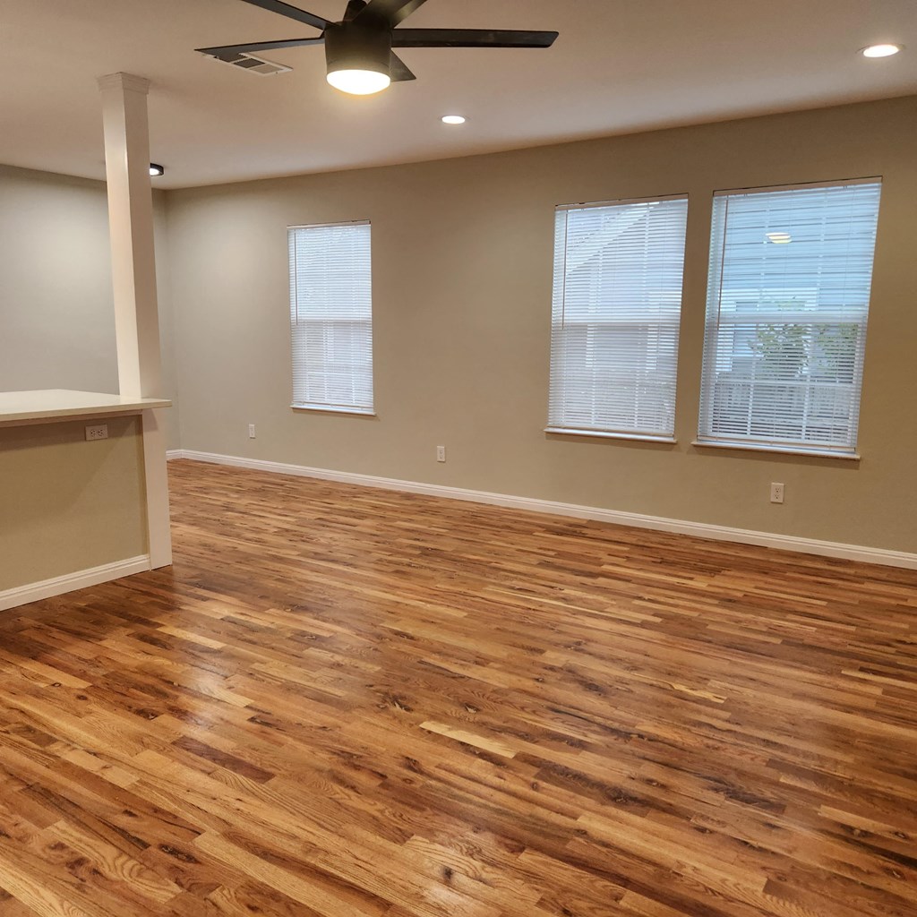 428 W. Mulberry Ave. 2 Beds House for Rent - Photo Gallery 2