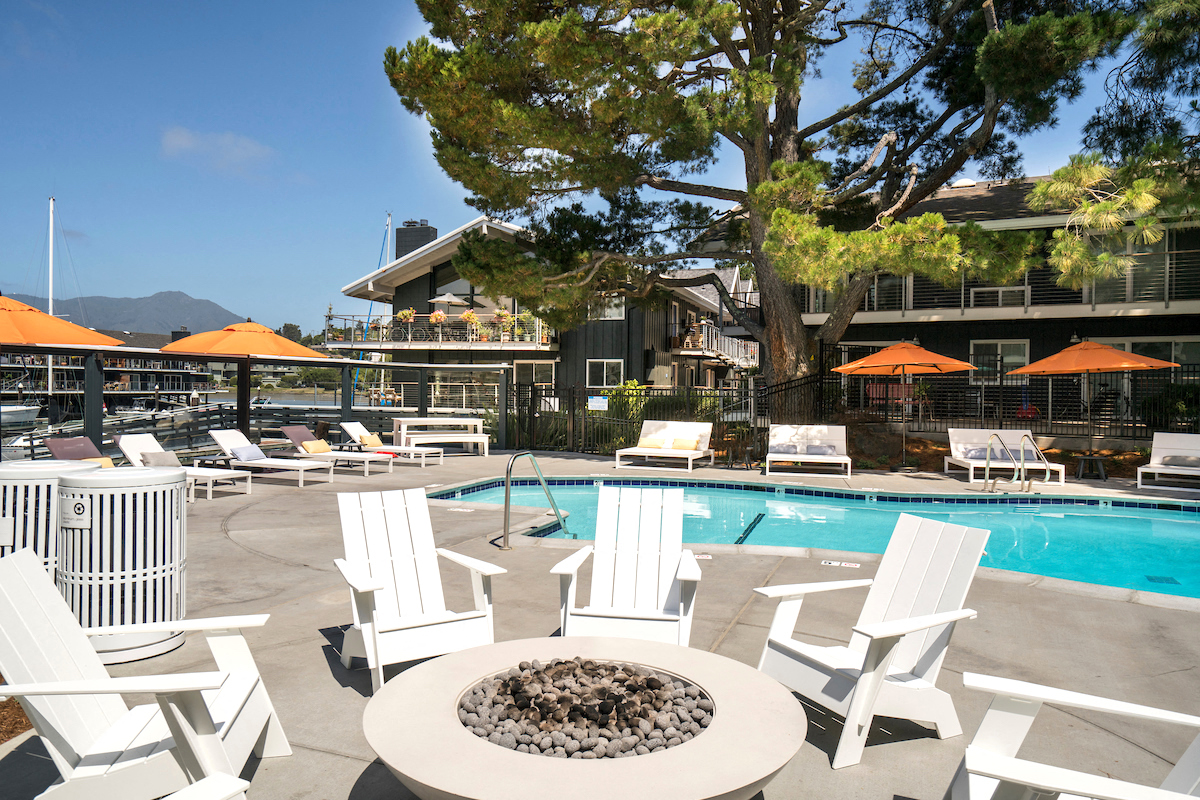 the swimming pool at the resort at governors crossing