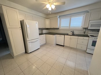 19 Ascot Ave 3 Beds House for Rent - Photo Gallery 4