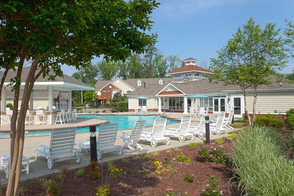 lounge chairs pool-side at 700 Acqua