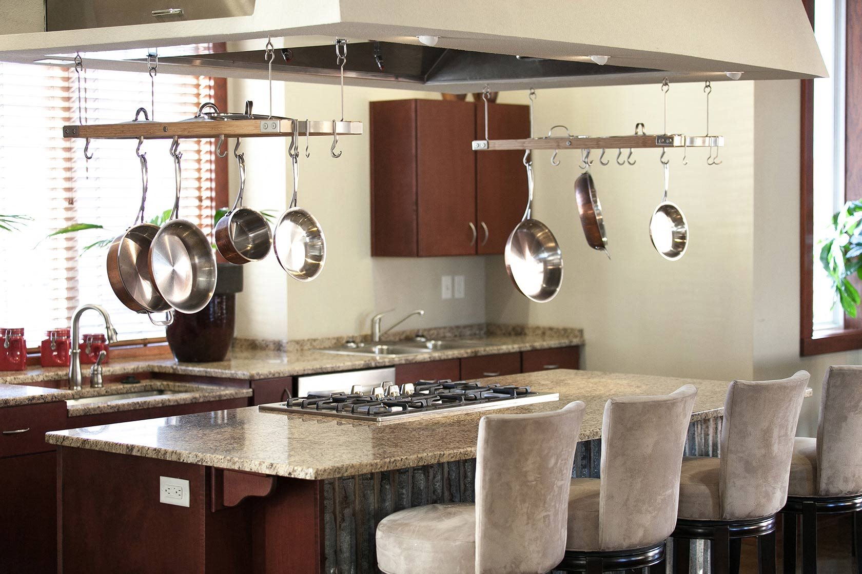 1200 Acqua Luxury Apartments in Petersburg, Virginia close to Fort Lee.