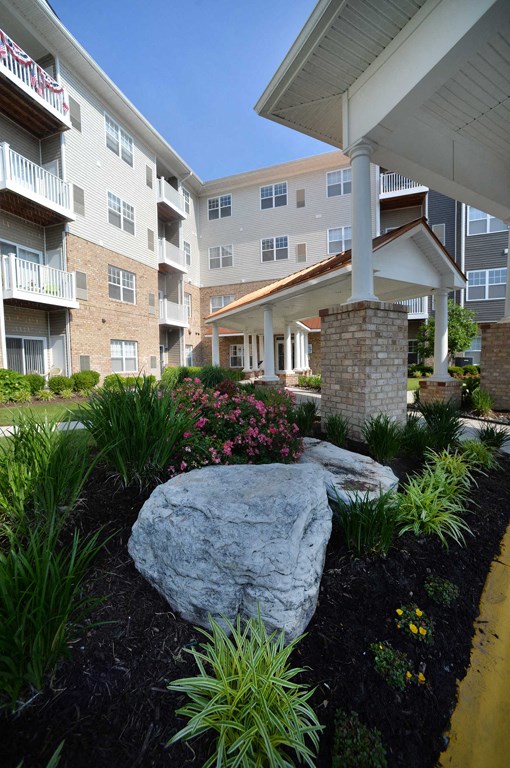 landscape details at 900 Acqua Senior Apartment Community
