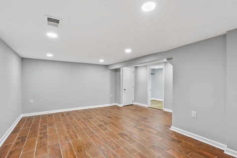 23 Glenmore Avenue 4 Beds Apartment for Rent