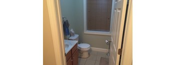 2 Bedrooms, 1 Bathroom, 2nd Floor West
