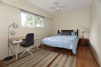 LU040: 12764 104A Ave 3 Beds House for Rent - Photo Gallery 2