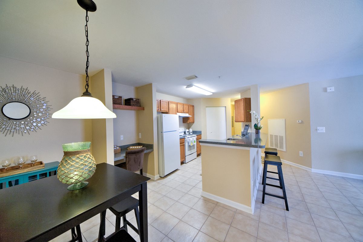 Thomas Chase Apartments Dining Room & Kitchen Thomas Chase Apartments Dining Room & Kitchen