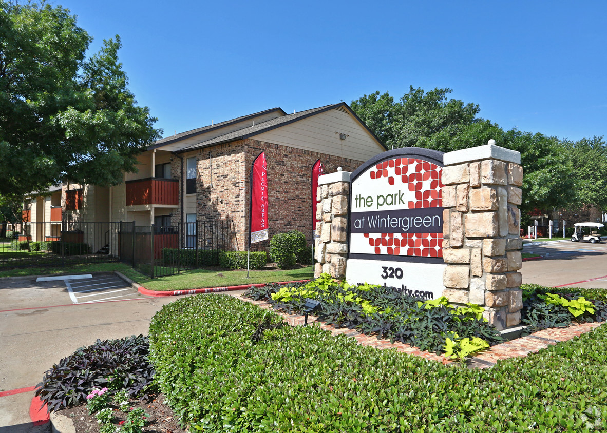 The Park at Wintergreen Apartments | DeSoto, TX
