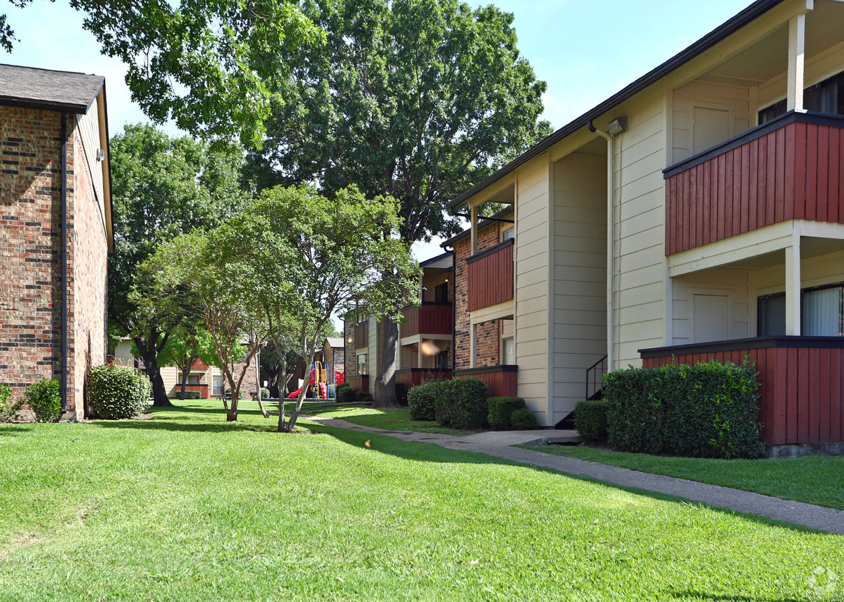 The Park at Wintergreen Apartments | DeSoto, TX