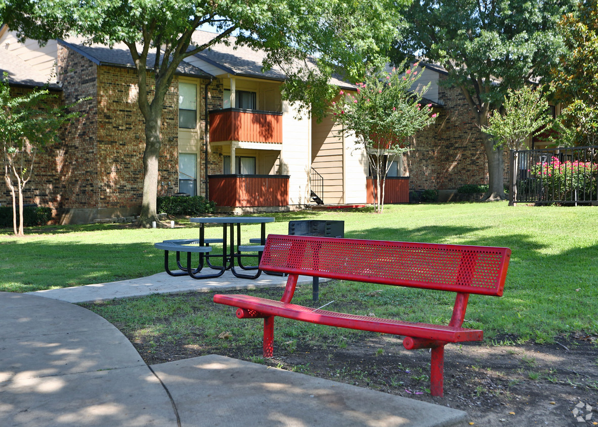 The Park at Wintergreen Apartments | DeSoto, TX