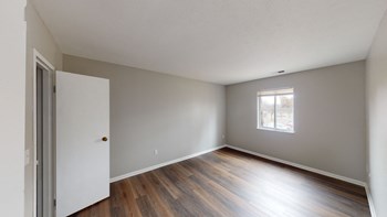 2711 Central Avenue 1-2 Beds Apartment for Rent - Photo Gallery 5