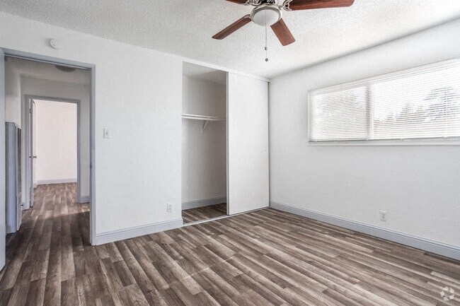 Villa Grove Apartments