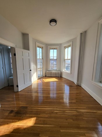 133-135 Summit Ave Studio-2 Beds Apartment for Rent - Photo Gallery 3