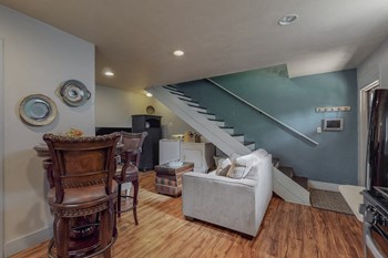 Charming Bungalow 2 Beds House for Rent - Photo Gallery 7