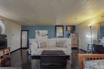 Charming Bungalow 2 Beds House for Rent - Photo Gallery 14