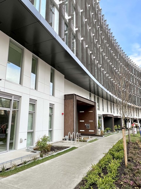 S2330: 1802-3438 Sawmill Cr. (EPS8912) 3 Beds Apartment for Rent