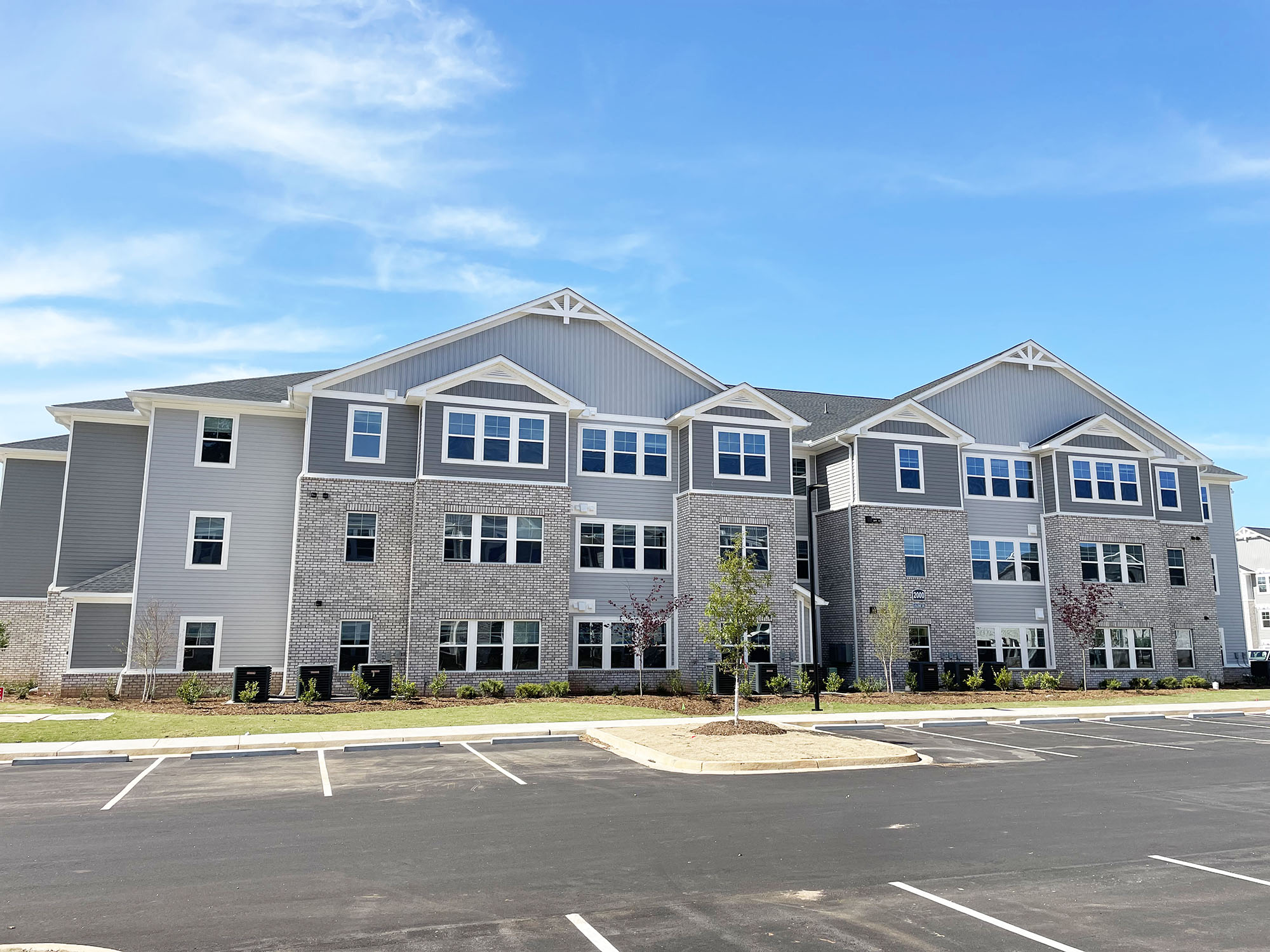 the exterior of an apartment building in a parking lot