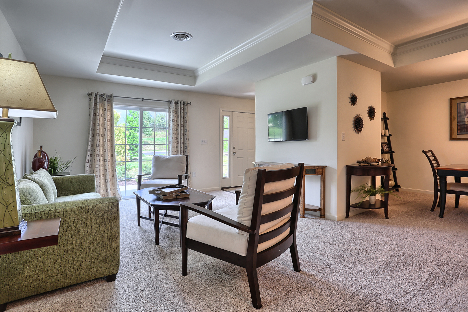 combination living room dining room area