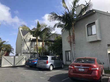 627 13Th St. #17 2 Beds Apartment for Rent