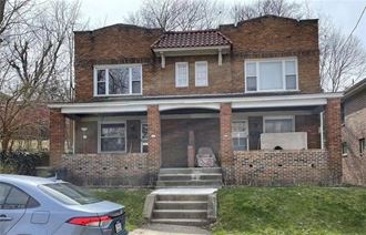 311 Akron Ave 2 Beds Apartment for Rent