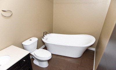 a bathroom with a toilet and a bath tub
