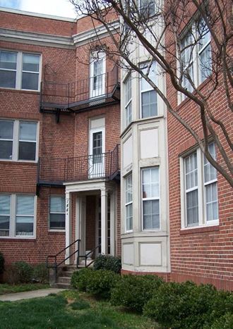 144 West Henry Street 2 Beds Apartment for Rent