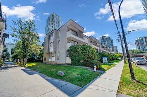 A residential area with apartment buildings and a clear sky.