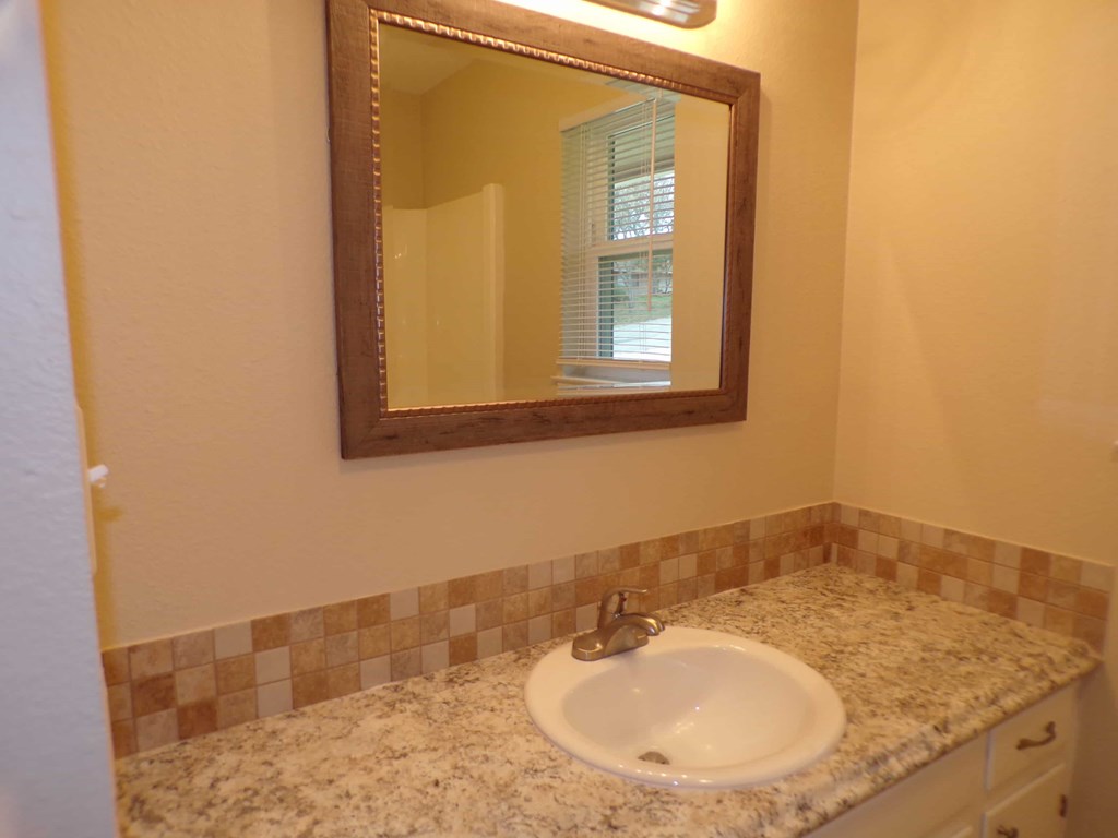 234 Lake Drive 1 Bed Apartment for Rent - Photo Gallery 2