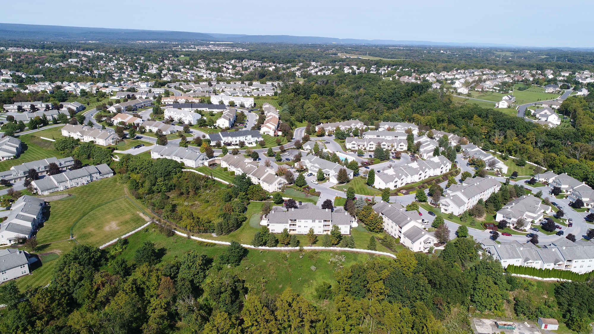 an aerial view of a neighborhood of houses and trees