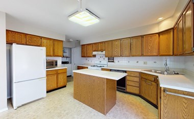 607 E 92Nd Place 2 Beds Apartment for Rent