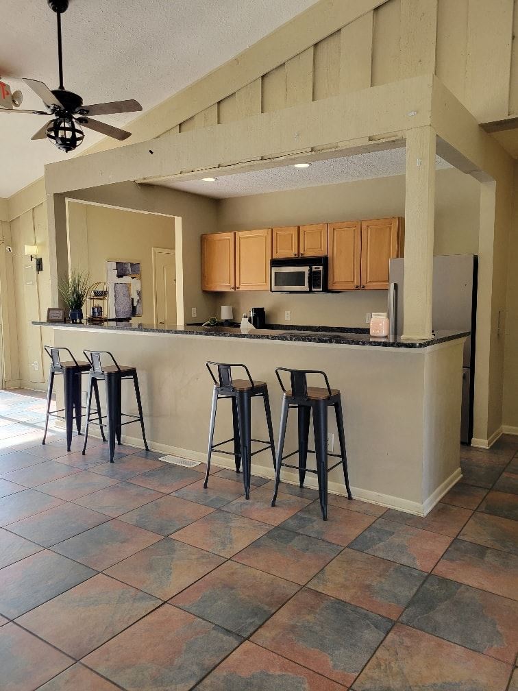 Arlington Pointe Apartments, 25652599 Riverside Dr., Columbus, OH