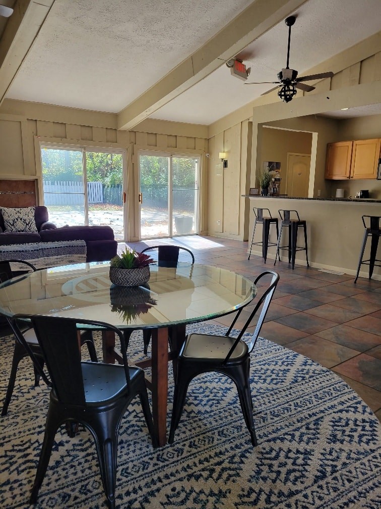 Arlington Pointe Apartments, 25652599 Riverside Dr., Columbus, OH