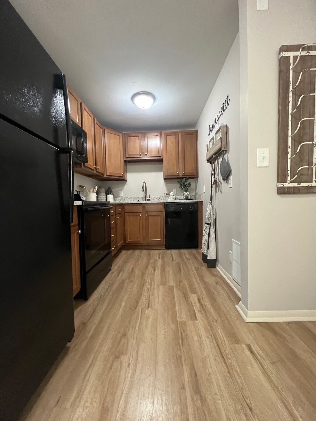 Arlington Pointe Apartments, 25652599 Riverside Dr., Columbus, OH