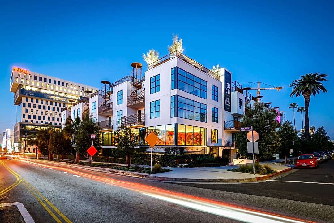 the building in which the hotel is located