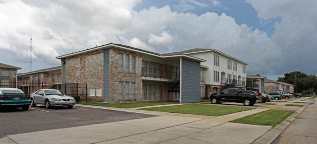 ACADIAN VILLAGE APARTMENTS