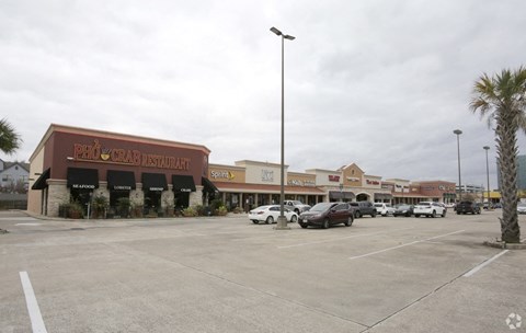 A parking lot with a building that has a sign that says "Pic'n'Crab Festivals".