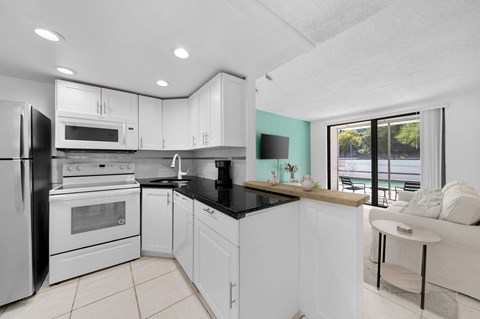 2345 Northeast 135th Street 1-2 Beds Apartment for Rent - Photo Gallery 7