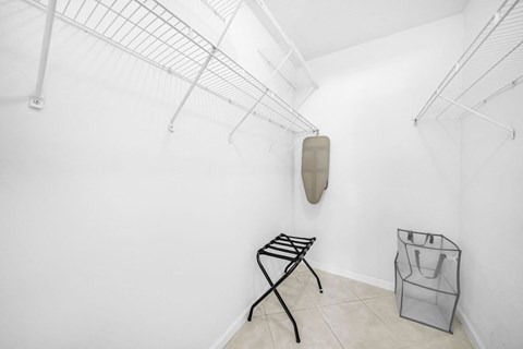 2345 Northeast 135th Street 1-2 Beds Apartment for Rent - Photo Gallery 8