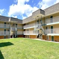 Oak Grove Village Apartments- Close To Lewis Gale