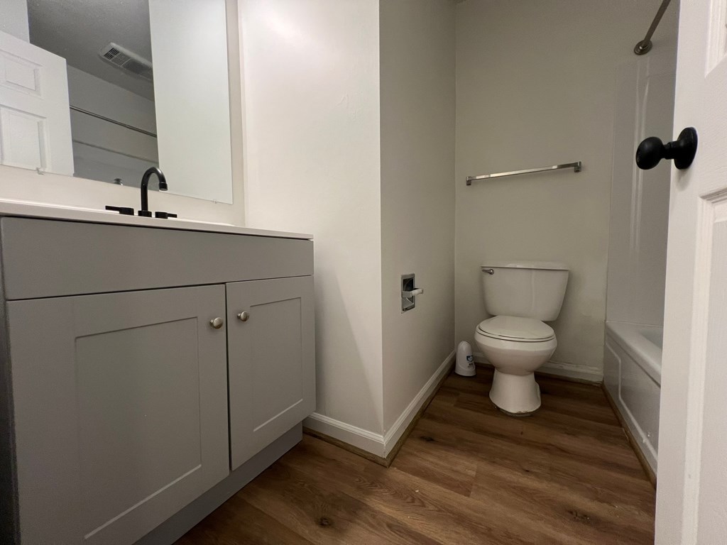 Oak Grove Village Apartments- Close To Lewis Gale