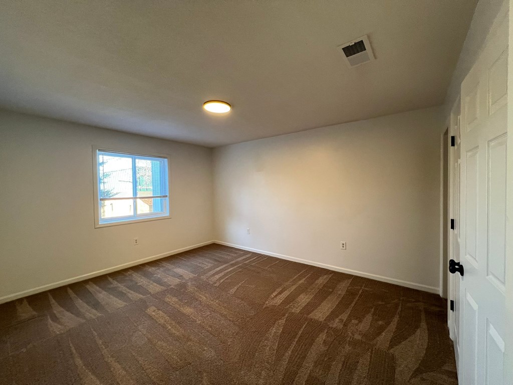 Oak Grove Village Apartments- Close To Lewis Gale