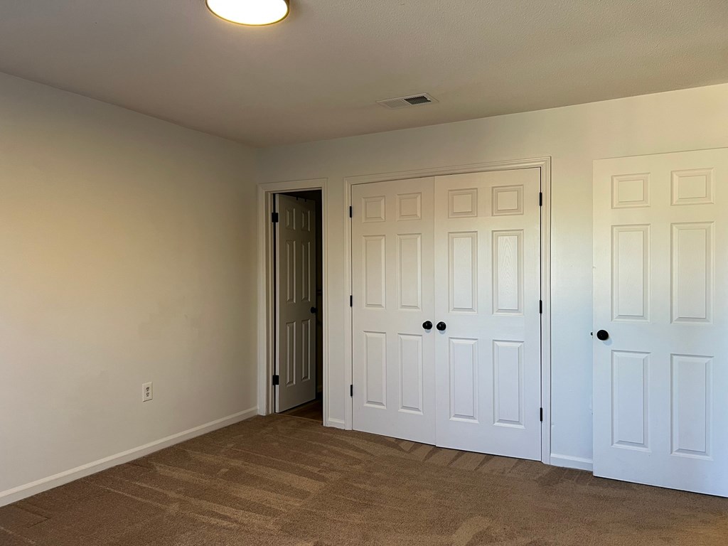 Oak Grove Village Apartments- Close To Lewis Gale